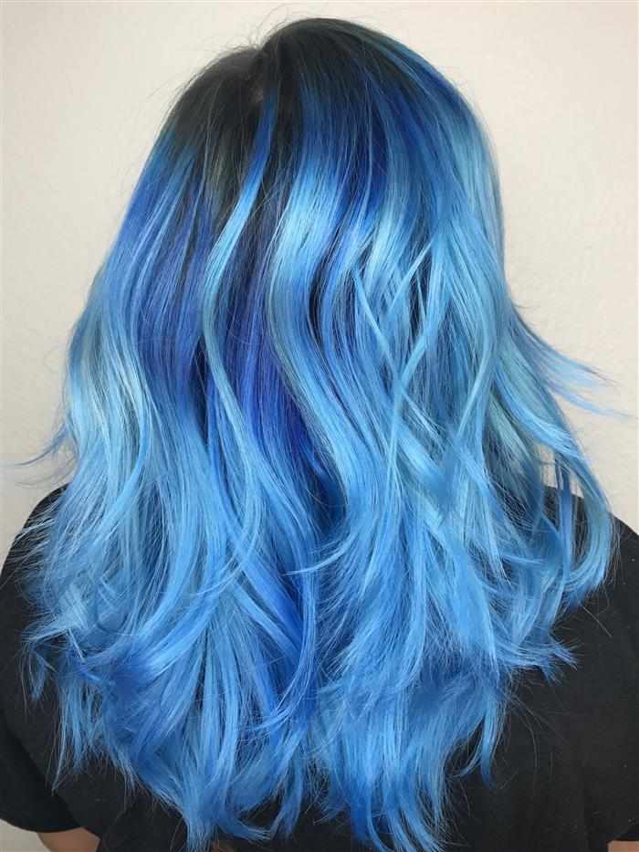 cabelo azul turquesa