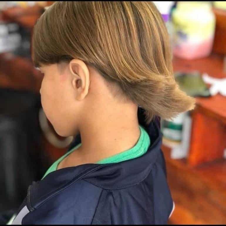 corte de cabelo surfista masculino